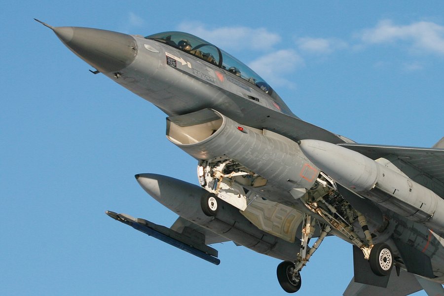 F-16%20in%20Sion%20-%206.I.2006